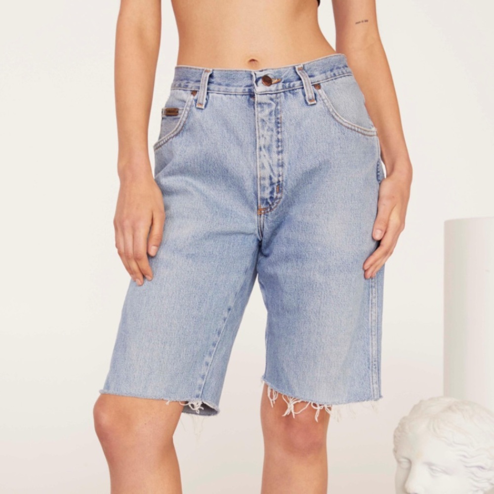 💙 NASTY GAL “If You Were My Boyfriend” Denim Shorts – Size M 💙 Ready to Ship✅